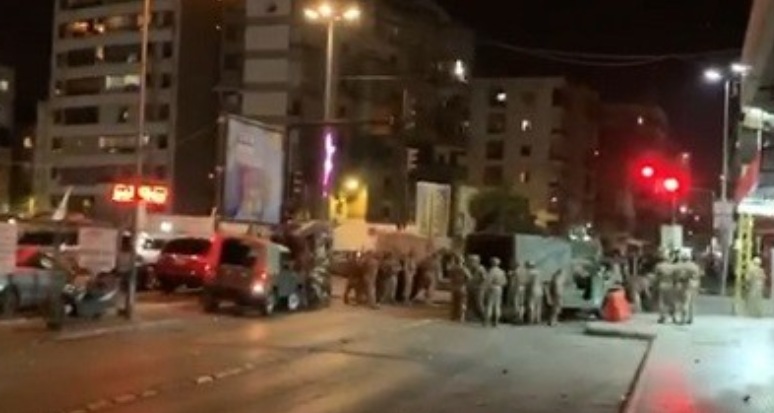 الجيش: توقيف 16 شخصاً وإصابة 51 عنصر على خلفية الحوادث التي شهدتها عدة مناطق لبنانية الليلة الماضية
