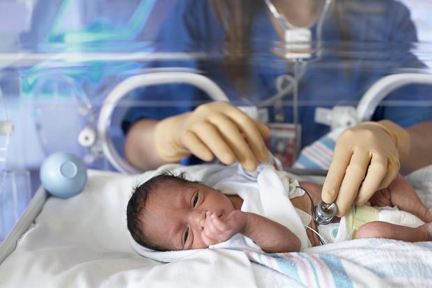 الصحة: الولادات القيصرية في كافة المستشفيات المبرمجة مسبقا ليوم غد باعتباره تاريخا مميزا ستكون على نفقة الأهل حصرا