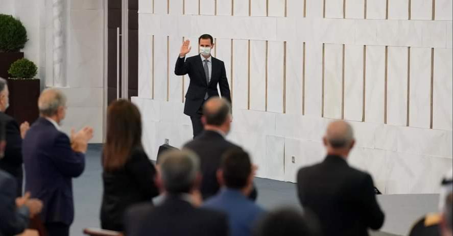 بالفيديو/ الرئيس الاسد يقطع خطابه لدقائق بسبب هبوط في الضغط