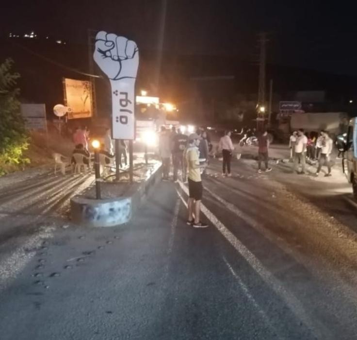 محتجون يقطعون طريق​ ​مرجعيون​ ​البقاع​ عبر ​الحاصباني​ ​راشيا الوادي​ عند مثلث سوق الخان احتجاجاً على ارتفاع صرف ​الدولار (النشرة)