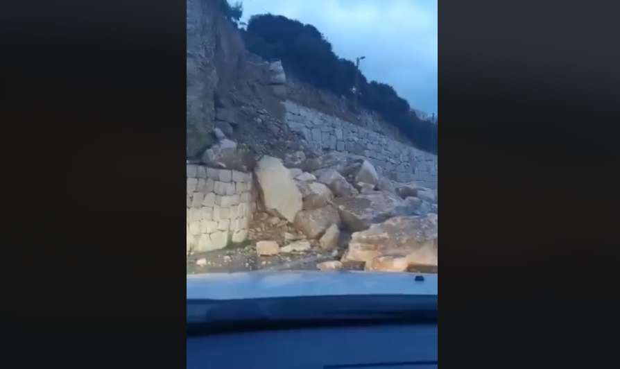 بالفيديو/ الطريق التي تربط بلدة اجدبرا ببلدة بجدرفل في قضاء البترون صباح اليوم