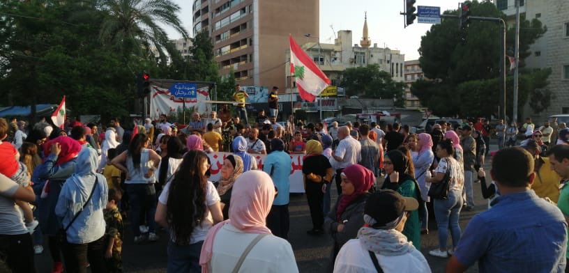 الاحتجاجات مستمرة...إليكم الطرقات المقطوعة في بعض المناطق اللبنانية