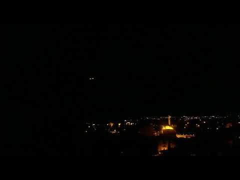 بالفيديو / &rlm;تحليق للطيران الحربي الاسرائيلي على مستوى منخفض فوق صيدا في جنوب لبنان ومحيطها وإلقاء بالونات حرارية