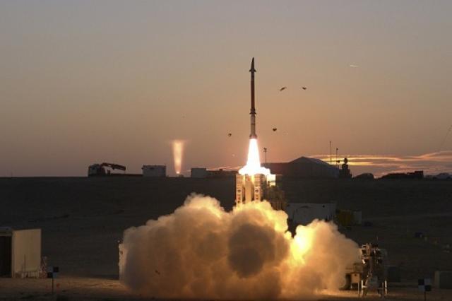 صاروخ بدر 1 الباليستي يستهدف لواء الرادارات السعودي في خميس مشيط