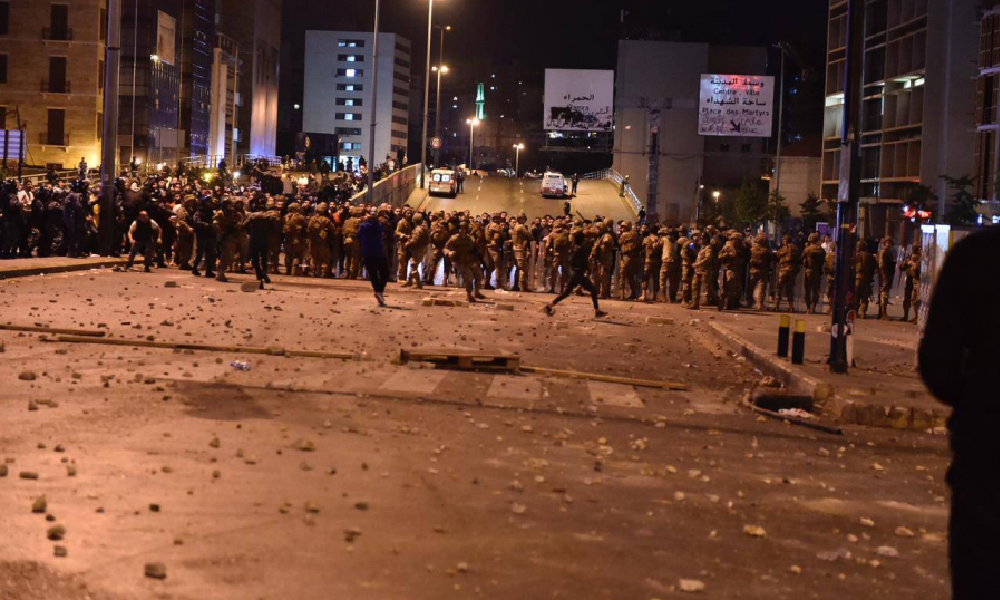 الشرق الأوسط: القيادات الأمنية بادرت الى رفع تقارير عن تدحرج الوضع في لبنان نحو الأسوأ