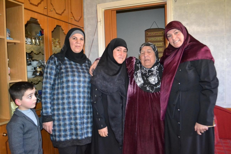بلدية بنت جبيل تجول على الأمهات اللواتي بلغن سن الثمانين