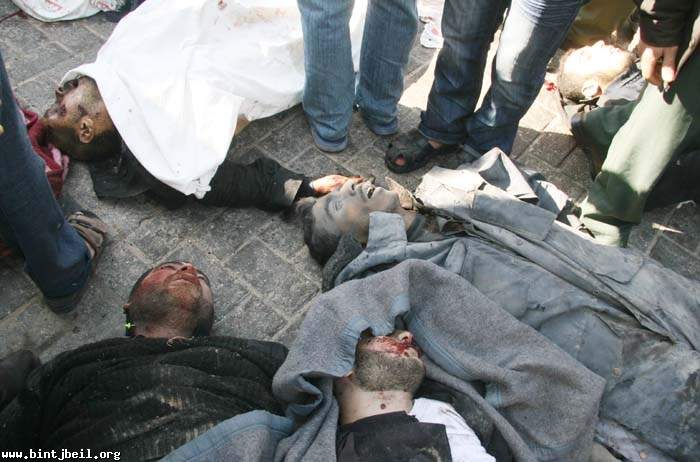دير البلح تفيق على مجزرة .. عشرة شهداء ومثلهم إصابات في قصف لزوارق العدو الحربية (picture)