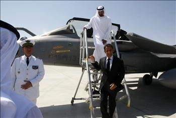 ساركوزي يفتتح أول قاعدة فرنسية في الخليج