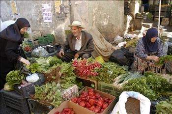 سوق «أهل كفرمان» في النبطية: من المزارع إلى المستهلك مباشرة 