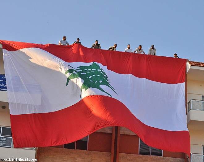 رحلة العلم اللبناني تحط رحالها على رصيف سوق بنت جبيل 
