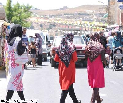 الأطفال محرومون من ثياب العيد في بنت جبيل و سوق الخميس الاسبوعي بلا بركة