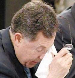 السنيورة يبكي كاسيزي بدفاعه عن إسرائيليته واستحقاقه جائزة الصهيوني فيزل 