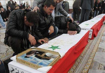 دمشق تشيع ضحايا التفجير الانتحاري ... وتتوعد بالرد «بيد من حديد» 