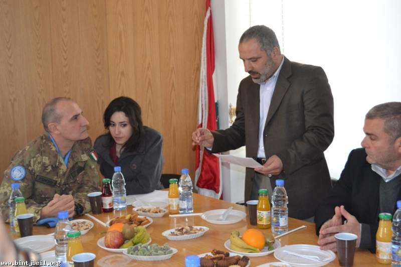 قائد اليونفيل الجنرال باولو سيرازار بلدية بنت جبيل  