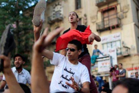 مصر: انقلاب ناعم ..الدستورية العليا تبقي على شفيق وتقضي على برلمان الإخــــوان 