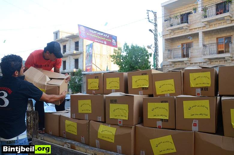 لجنة اوقاف بنت جبيل توزع حصصاً رمضانية للمحتاجين في المدينة