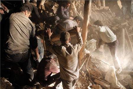 ارتفاع حصيلة زلزالي إيران إلى 250 قتيلا وإصابة 1500 أخرين