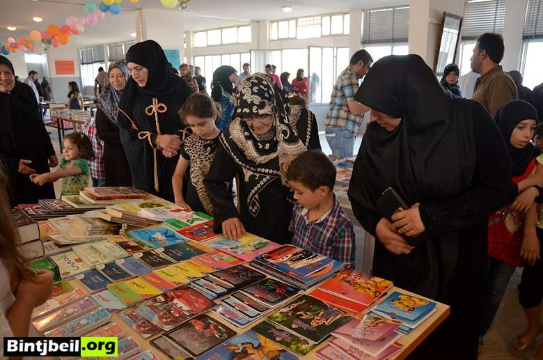 جامعيو عيناتا افتتحوا &quot;معرض الكتاب و القرطاسية&quot; برعاية البلدية