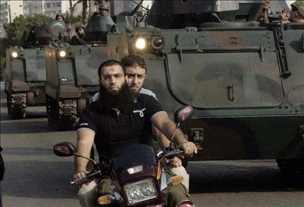 اشتباكات بيروت: الجيش يتصدى والطريق الجديدة حزينة 