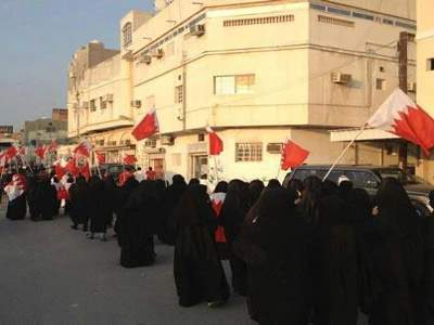 البحرين: 200 معتقل في السجون البحرينية وإحتجاجات شعبية على حصار قرية &quot;مهزة&quot; 