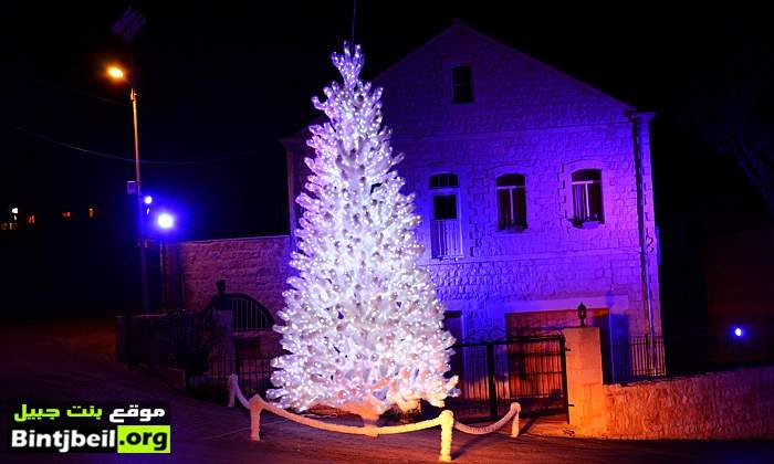 القرى والبلدات المسيحية في قضاء بنت جبيل تتزين لاستقبال الميلاد المجيد و عين ابل ترفع اكبر شجرة ميلادية في القضاء 