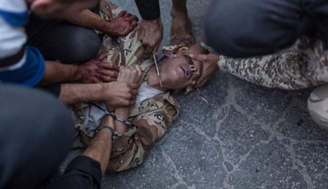 صورة ذبح جندي سوري على يد عناصر "داعش" تحتل المركز الأول بين 10 صور بتقييم "تايم" 