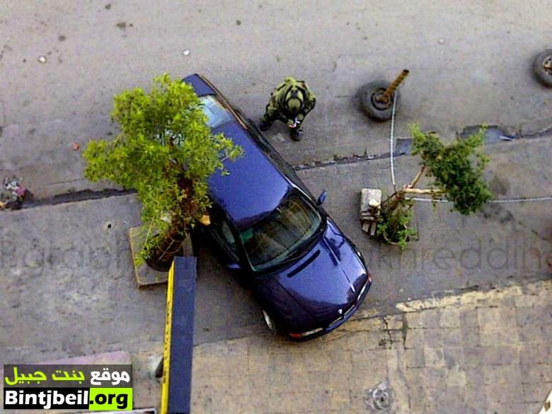 بالصورة / الخبير العسكري يكشف على السيارة المفخخة على اوتوستراد السيد هادي 
