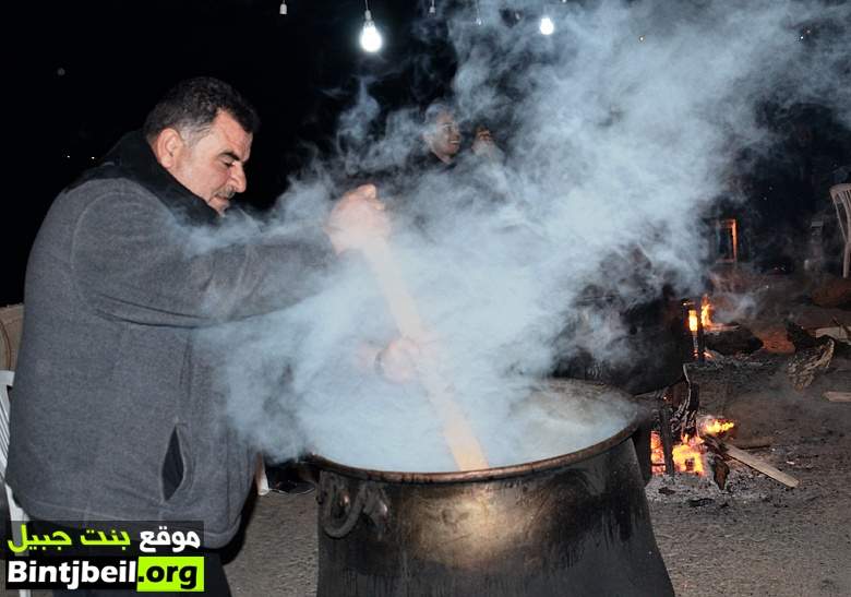 بالصور/ هريسة في بنت جبيل بذكرى استشهاد السيدة الزهراء (ع) 