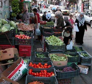 سوق النبطية: «الأسعار نار».. والحلّ بـ«التقنين»