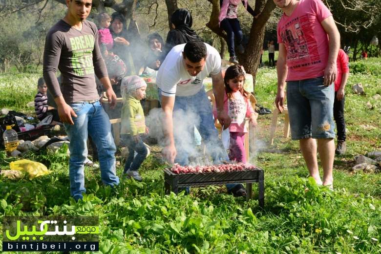 بالصور/ نبع الحجير يتحول الى سياحة طبيعية للعائلات الجنوبية في فصل الربيع 