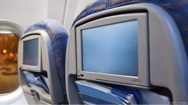 هل سينتهي عصر شاشات المقاعد في الطائرات قريبا؟
