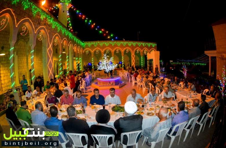 بالصور والفيديو /  افطار رمضاني حاشد في مسجد الصادق (ع) بنت جبيل 