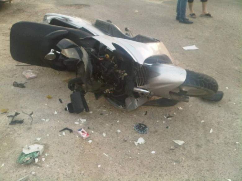 بالصور / قتيل بحادث سير مروع بين دراجة نارية وجيب في بلدة دير الزهراني 