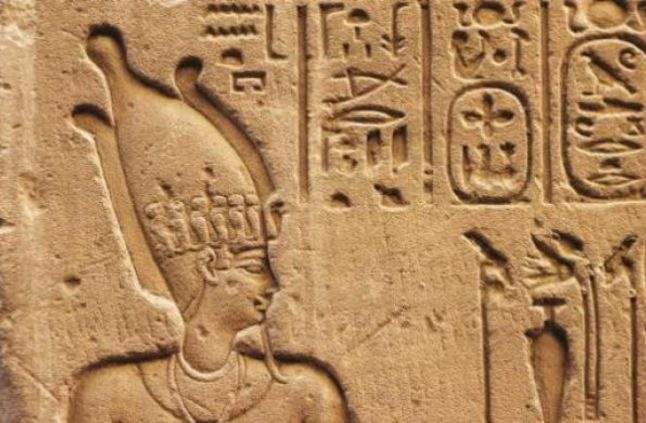 العثور على لوحتين من العصر الفرعوني في مصر