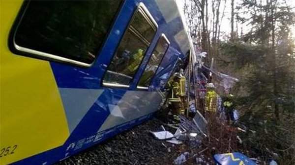 أربعة قتلى على الأقل وحوالى مئة جريح في تصادم قطارين في ألمانيا