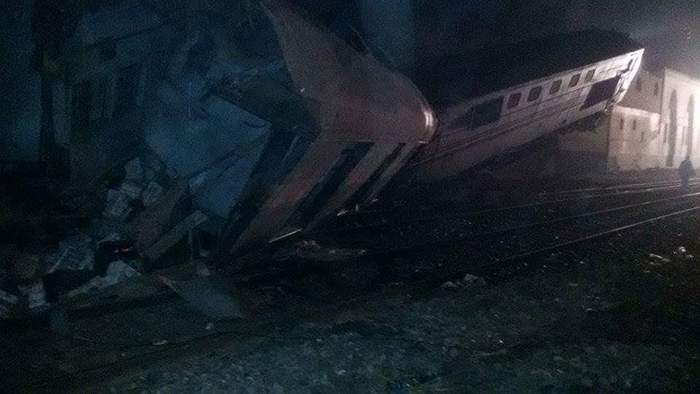 إصابة 69 شخصا في حادث انقلاب قطار ركاب في مصر