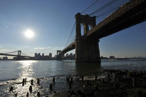 قفز من أعلى جسر بروكلين و فشل في الإنتحار!