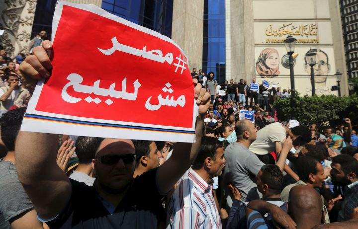 مصر: محاكمة 237 ناشطاً اعتقلوا في احتجاج على الإتفاقية مع السعودية 