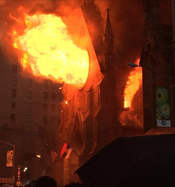 بالفيديو / حريق في كنيسة أرثوذكسية بنيويورك
