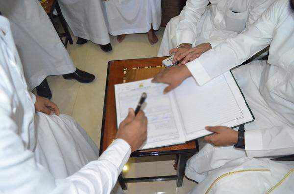 السعوديات يربحن حق رؤية عقد زواجهن للمرة الأولى