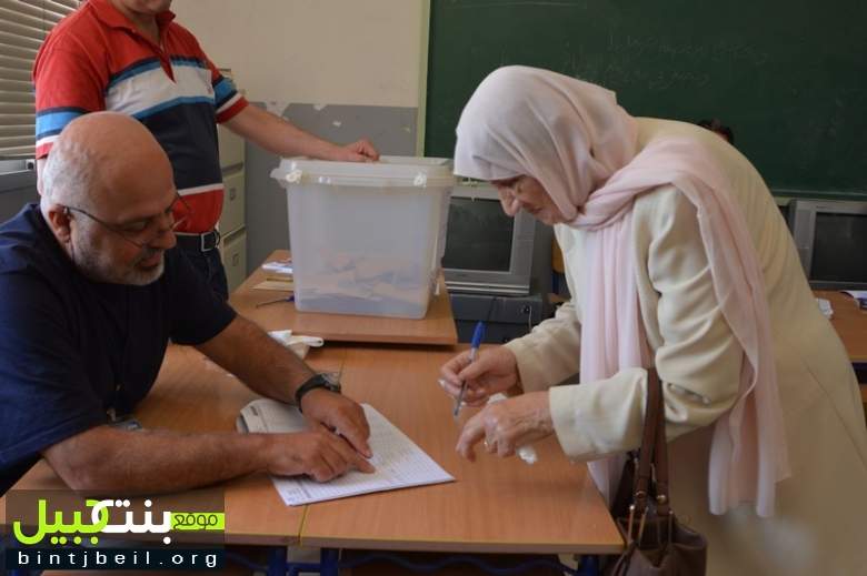 لقطات من الأجواء الإنتخابية في حي البركة في بنت جبيل