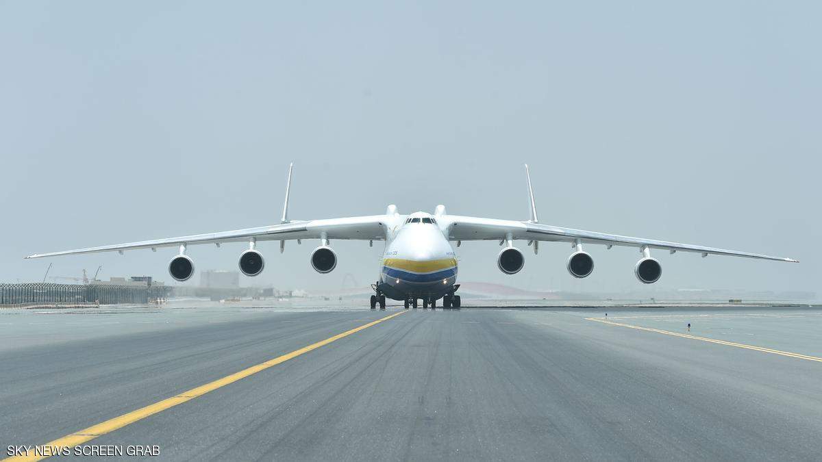 هبوط أضخم طائرة شحن بالعالم في أبوظبي