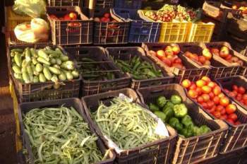 إحتكار التجار للسلع الغذائية يرفع الأسعار في شهر رمضان