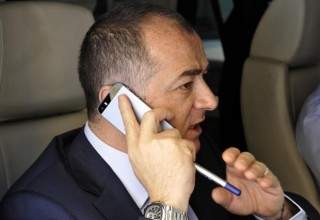 الوزير بو صعب يهنئ الطالبة يارا طوني الزغبي عبر الهاتف من بزيزا شمال لبنان الاولى في لبنان بنسبة 19 فاصلة 21 بالمية 