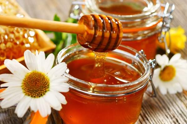ما هي فوائد العسل؟ و كيف تفرّقون العسَل الأصلي عن المزيّف؟ 