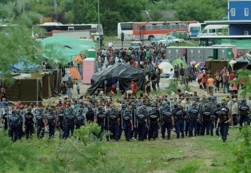 مهاجرون يتعرضون للضرب على الحدود المجرية