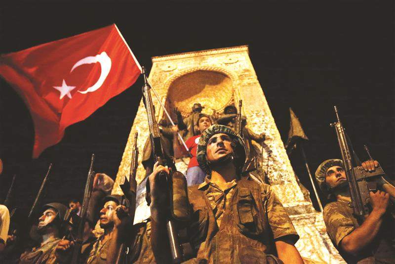 زلزال إقليمي: الانقلاب لم يكتمل وتركيا إلى المجهول