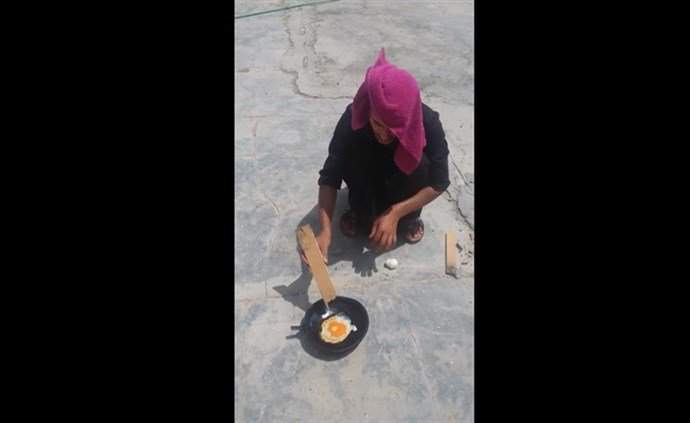 بالفيديو - خلال موجة حر رهيبة.. عراقيون يقلون البيض في الشمس!