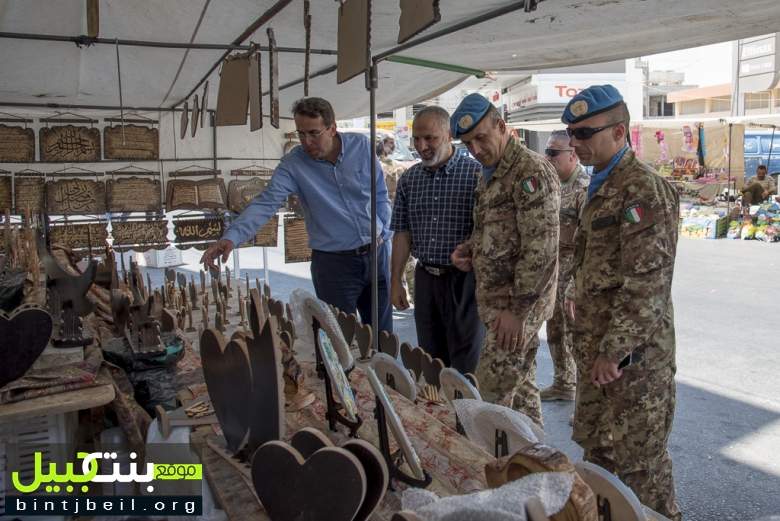 جولة للجنرال الايطالي آرتورو نيتتي في سوق بنت جبيل&rlm;