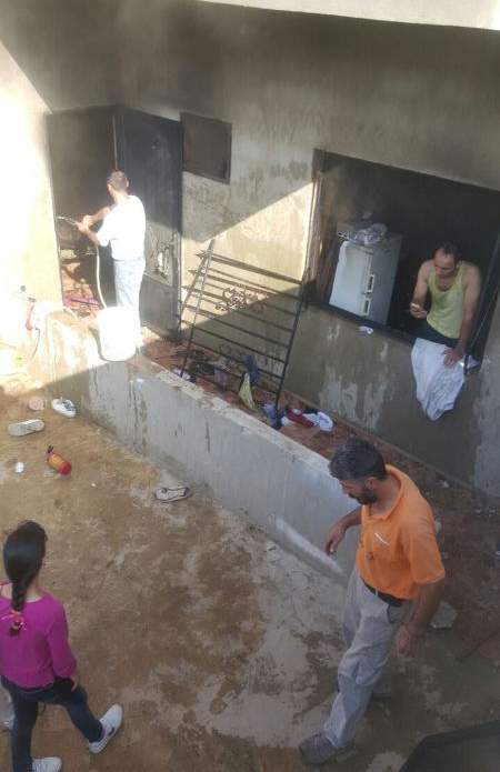 عائلة سورية نجت من حريق في منزلها في البيرة